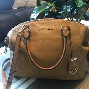 Large Micheal Kors purse/crossbody